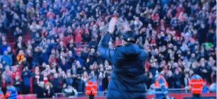 b体育app-克洛普急死了！鼓掌太用力，婚戒掉草皮里找不到了！