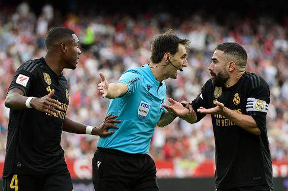 b体育官网-安切洛蒂穆里尼奥化？西甲裁判是世界最差或最佳？