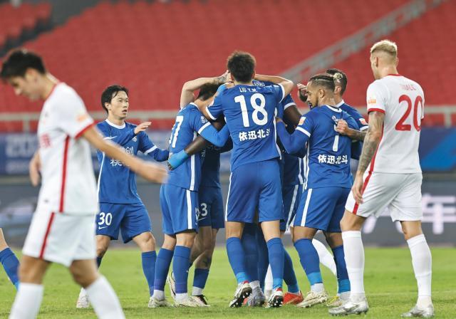 b体育app-还靠定位球!三镇完胜梅州 积分追平山东夺回榜首