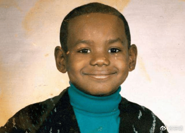 b体育官网-NBA球星童年照：库里变化最大，认出5个才算得上老球迷|斯蒂芬·库里|詹姆斯|德维恩·韦德|保罗·皮尔斯|保罗-皮尔斯_新浪体育_新浪新闻